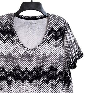 Croft Barrow Top Women XL Black Gray Cotton V-Neck Geometric Dot Classic Tee